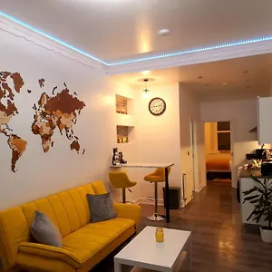 Modern Flat Near Centre. Edinburgh