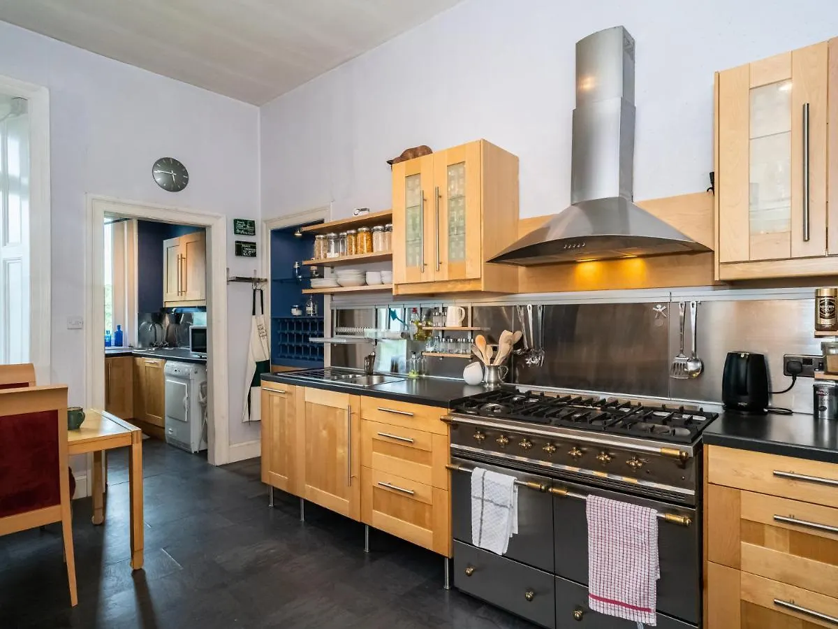 エディンバラPass The Keys Quiet 2Beds Flat With High Ceilings And Great Viewsアパートメント イギリス