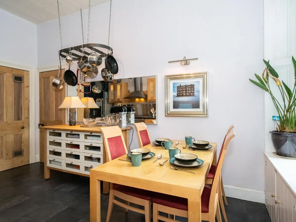 Pass The Keys Quiet 2Beds Flat With High Ceilings And Great Views Apartment Edinburgh