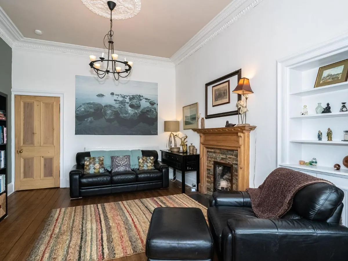 Pass The Keys Quiet 2Beds Flat With High Ceilings And Great Views Apartment Edinburgh