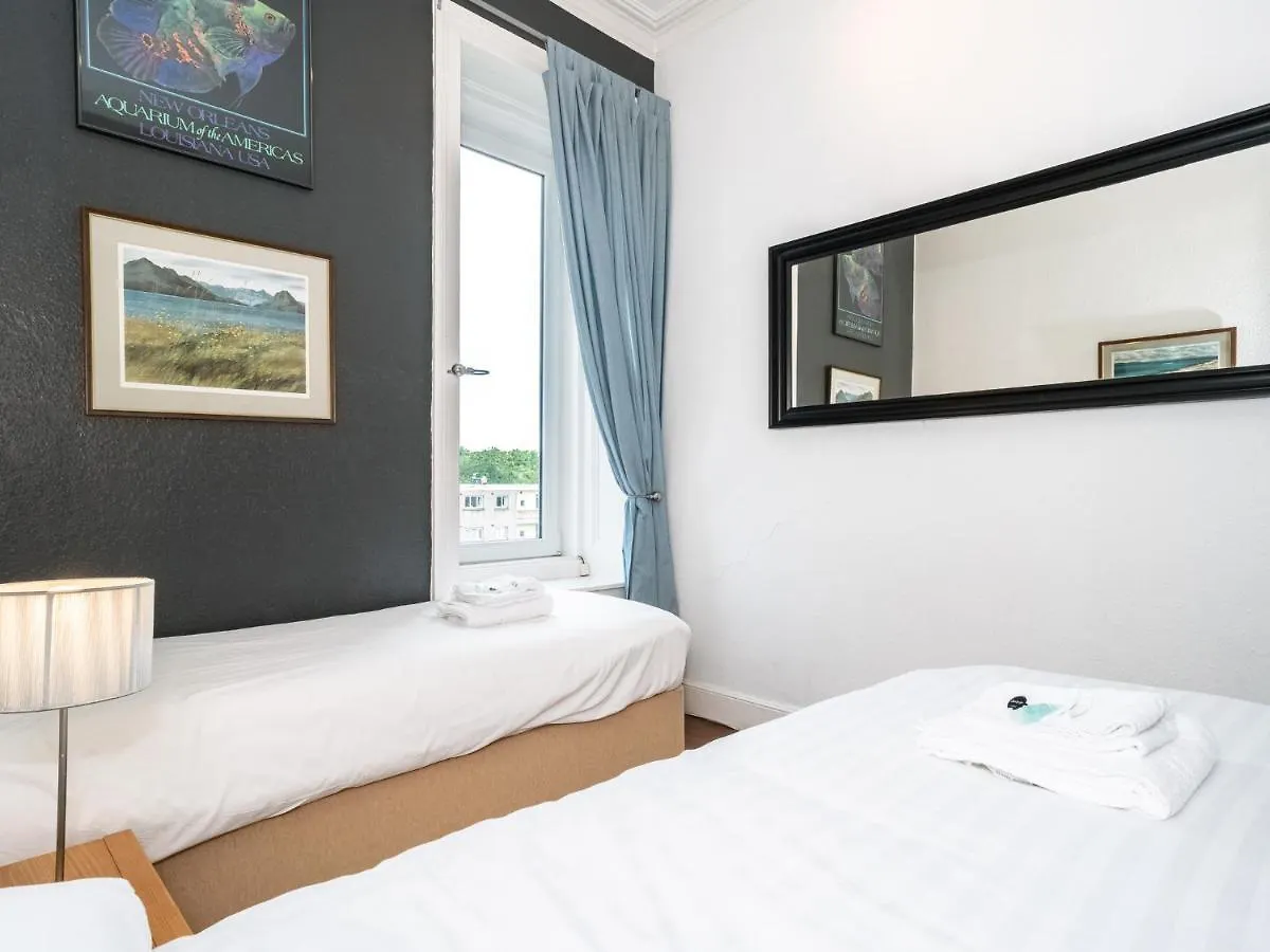 エディンバラPass The Keys Quiet 2Beds Flat With High Ceilings And Great Viewsアパートメント イギリス